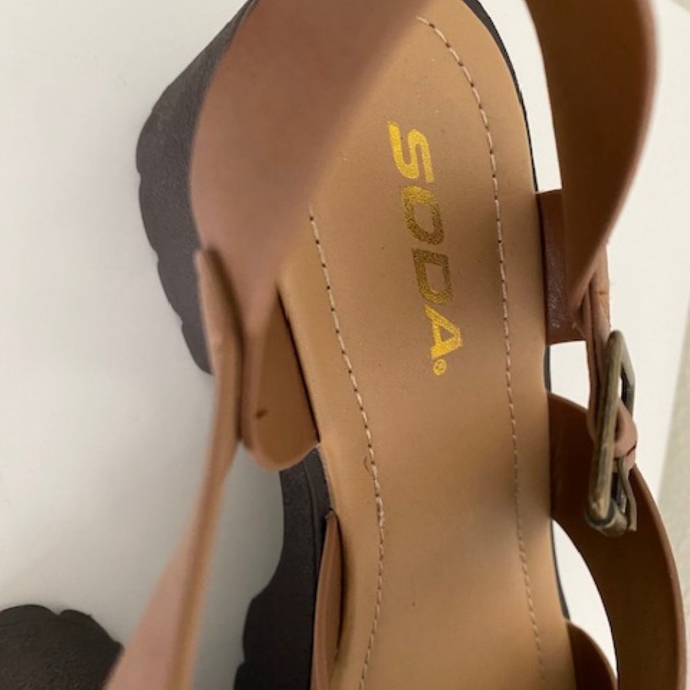 Soda Ankle Strap Platform Sandals Brown Size 8. NWT - Picture 3 of 9